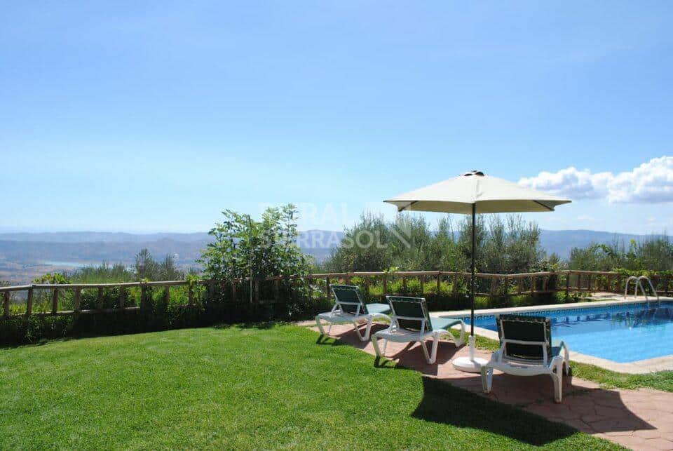 Piscina con vistas de casa rural en Periana (referencia 1003)
