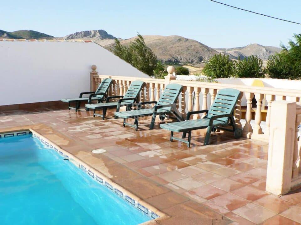 Cortijo cerealista del siglo XIX con chimenea, piscina y barbacoa en Cañete la Real - Imagen 5