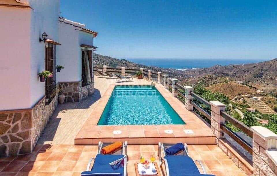 Confortable Casa Rural en Cómpeta con piscina, chimenea y bonitas vistas - Imagen 3