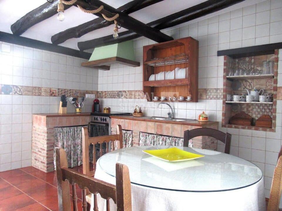 Auténtica Casa Serrana en Cuevas del Becerro con chimenea, aire acondicionado y calefacción - Imagen 5