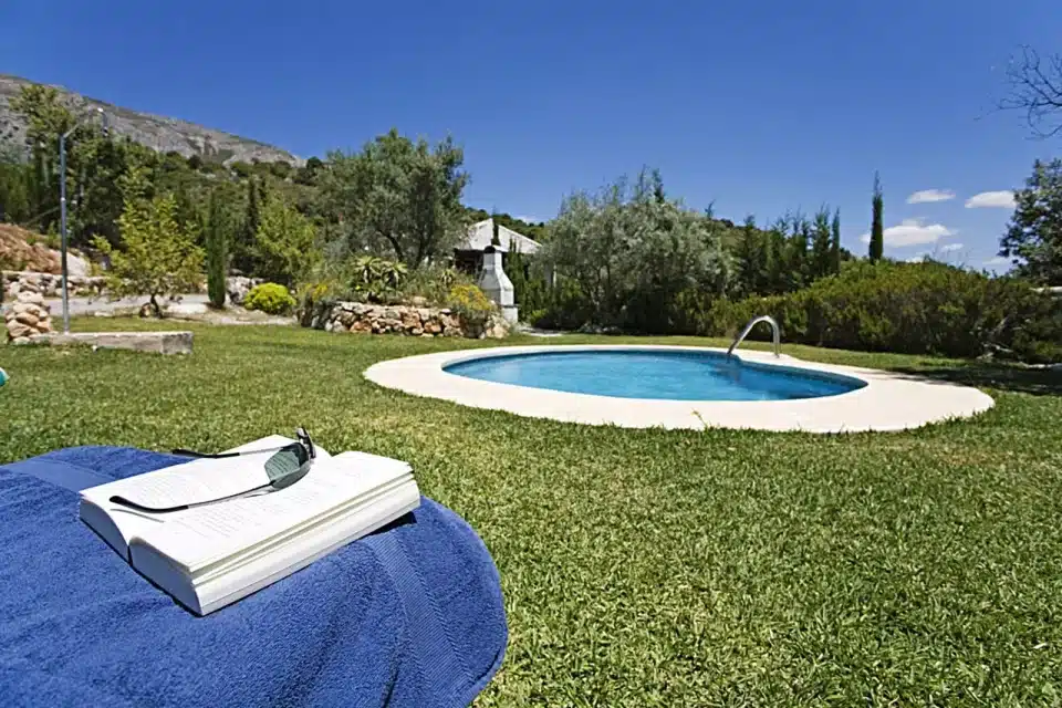 Jardín y piscina de Casa rural en El Chorro - Álora (Málaga)-3397