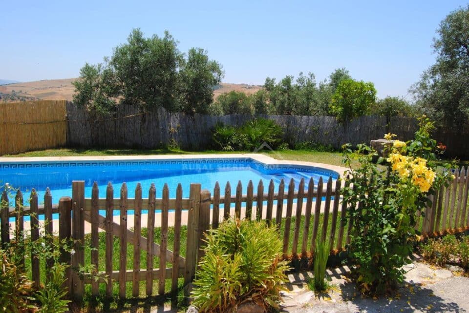 Maravillosa Casa Rural al sur del Torcal de Antequera, con piscina vallada y barbacoa - Imagen 5