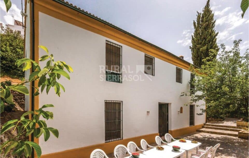 Fachada de Casa rural en Cuevas del Becerro (Málaga)-1091