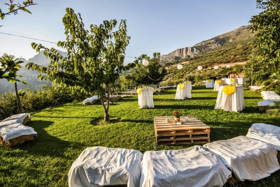 Precioso Alojamiento Rural en Periana con piscina rodeada de césped y wi-fi - Imagen 28