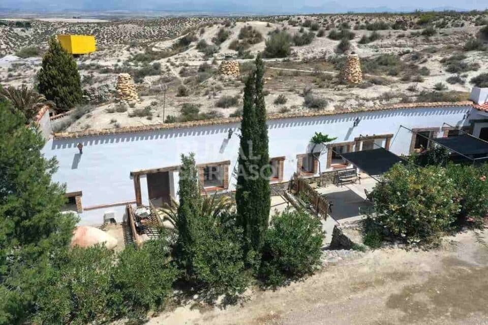 Confortable casa cueva en Baza, con piscina, chimenea y barbacoa - Imagen 51