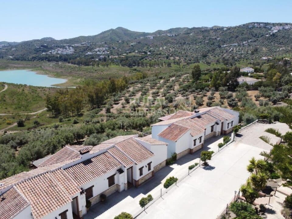 Conjunto de siete Casas Rurales junto al Lago de La Viñuela - Imagen 54
