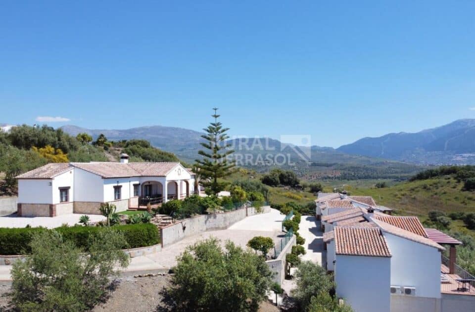 Conjunto de siete Casas Rurales junto al Lago de La Viñuela - Imagen 55