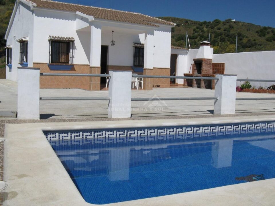 Preciosa Casa Rural en El Borge con piscina, barbacoa y wifi - Imagen 11