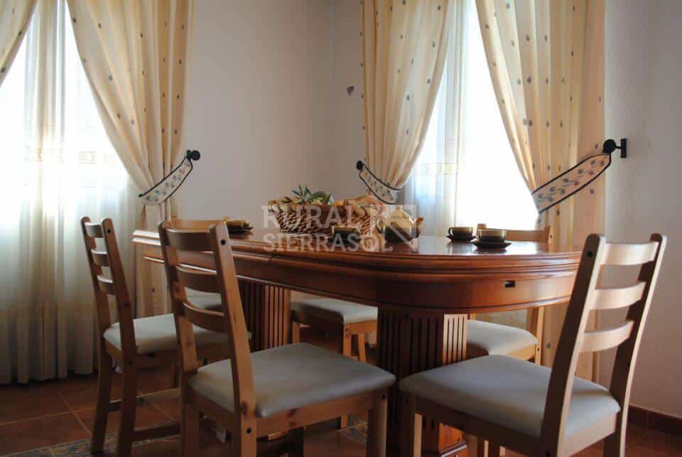 Salón con fruta de casa rural en Periana (referencia 1003)