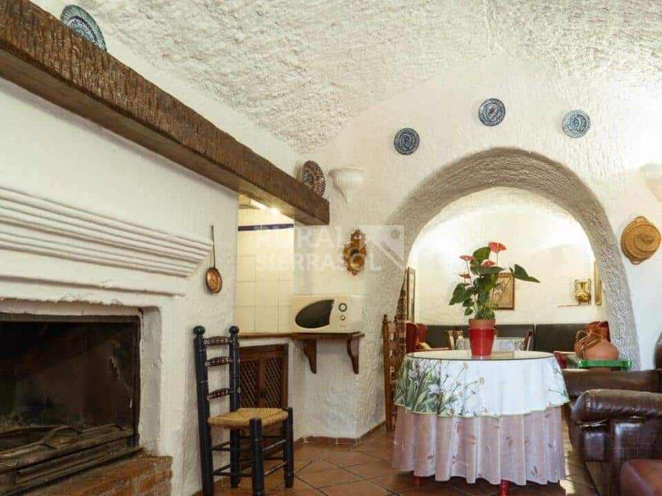 Amplia Casa Cueva en Guadix con calefacción y barbacoa - Imagen 6