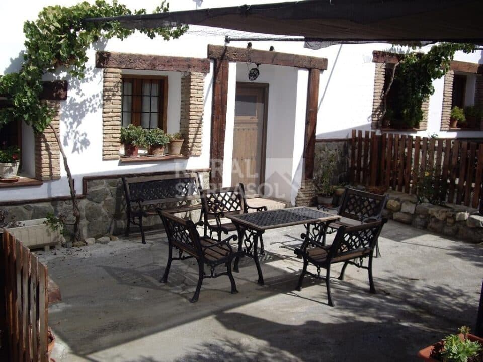 Amplia casa cueva en Baza, con piscina, barbacoa y wifi - Imagen 6