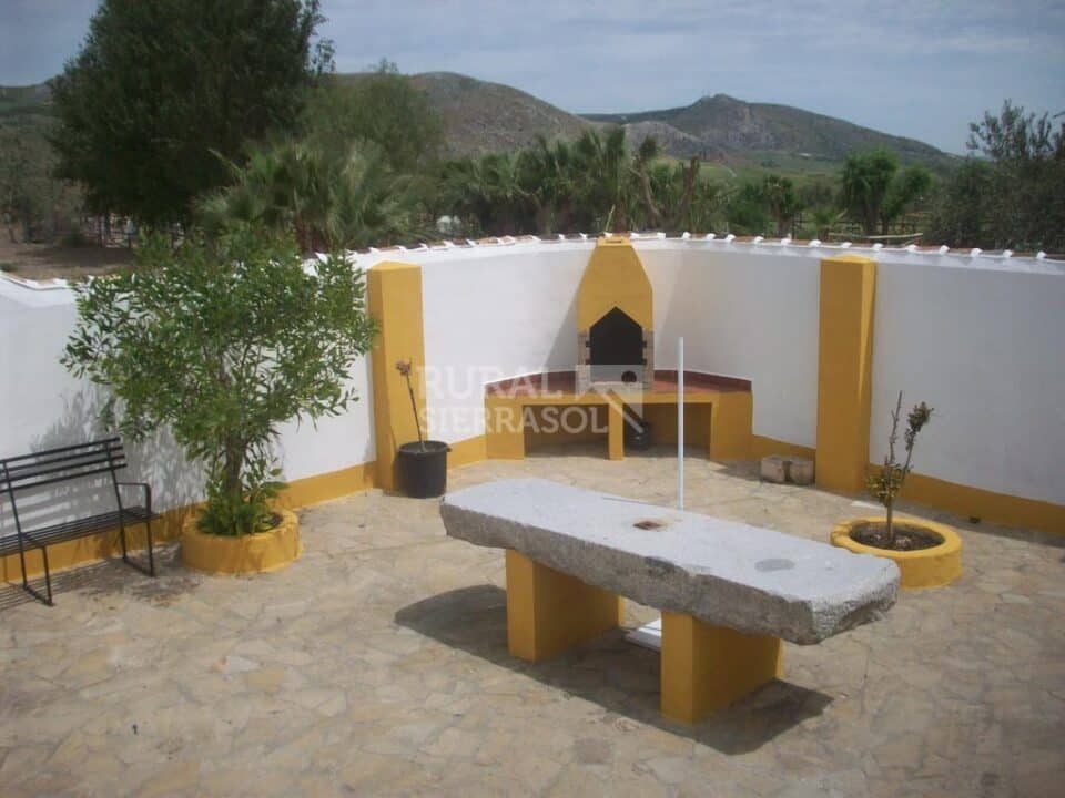 Cortijo cerealista del siglo XIX con chimenea, piscina y barbacoa en Cañete la Real - Imagen 6
