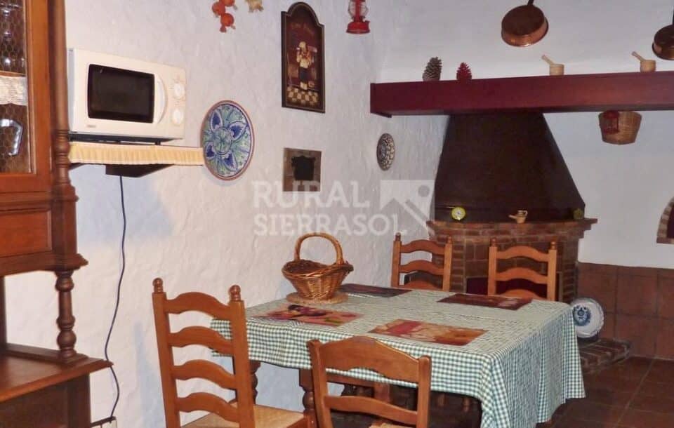 Maravillosa Casa Rural en Casabermeja, con piscina barbacoa y wifi - Imagen 5