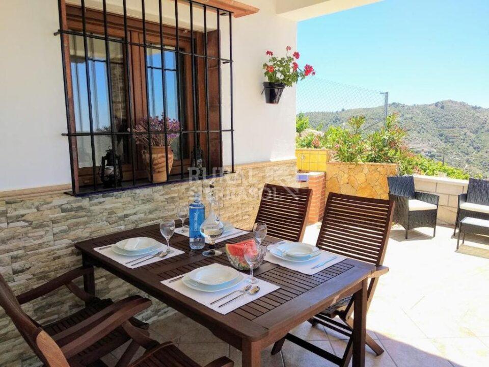 Confortable Casa Rural en Cómpeta con piscina, chimenea y bonitas vistas - Imagen 4