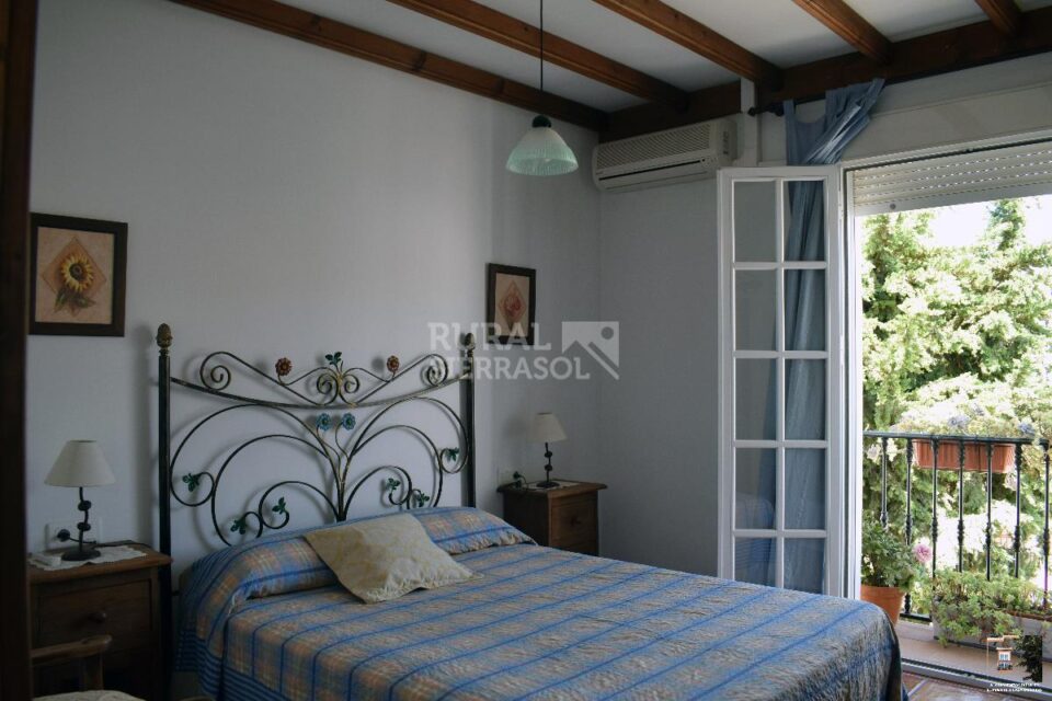 Espléndida Casa Rural en Cuevas del Becerro con chimenea, calefacción, aire acondicionado - Imagen 7