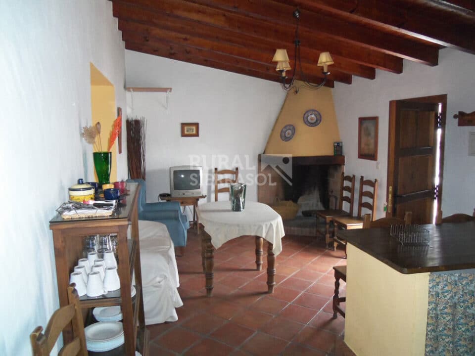 Acogedora Casa Rural en Genalguacil, con barbacoa y chimenea - Imagen 6
