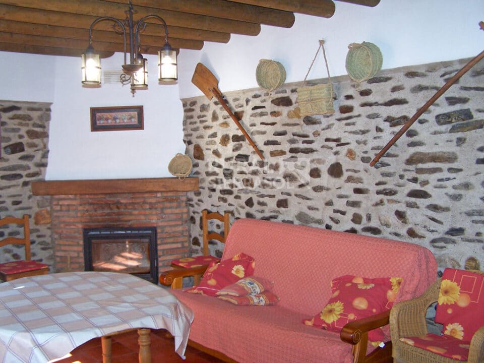 Acogedora Casa Rural en Niguelas, con chimenea, calefacción y wifi - Imagen 6