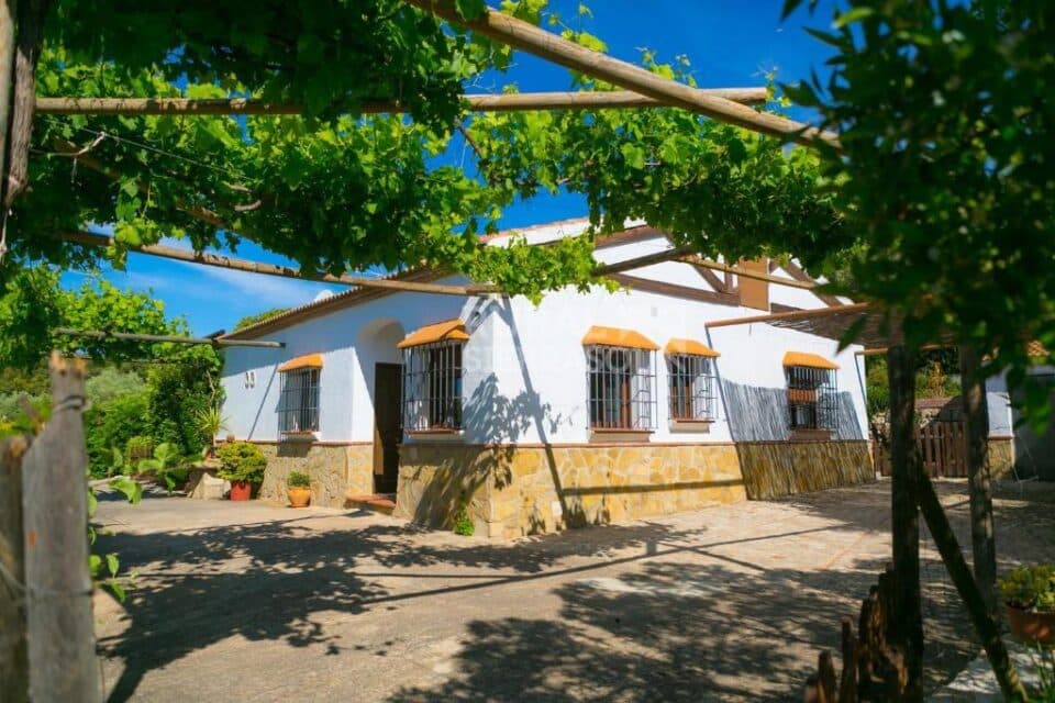 Esplendida Casa Rural al sur del Torcal de Antequera, con piscina rodeada de césped y barbacoa - Imagen 6