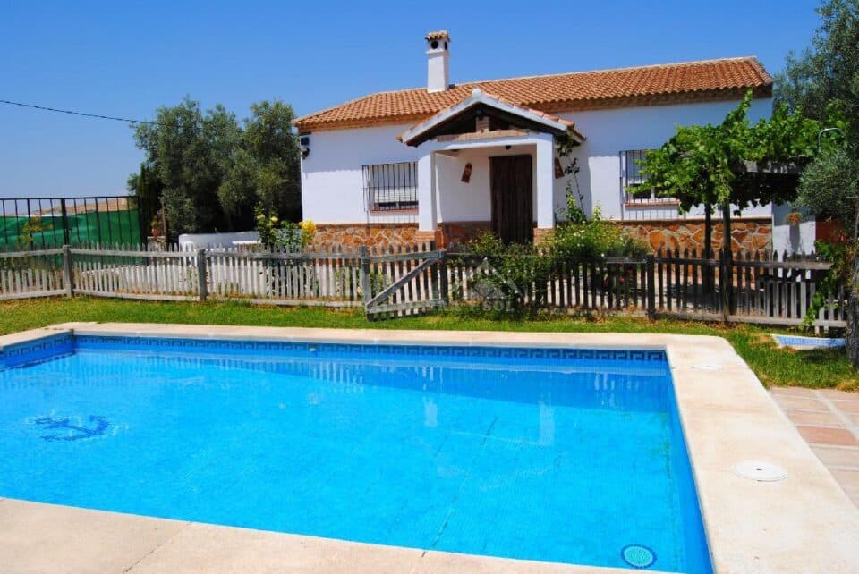 Maravillosa Casa Rural al sur del Torcal de Antequera, con piscina vallada y barbacoa - Imagen 6
