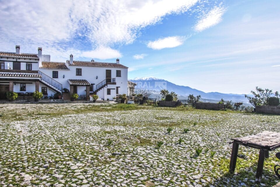 Precioso Alojamiento Rural en Periana con piscina rodeada de césped y wi-fi - Imagen 38