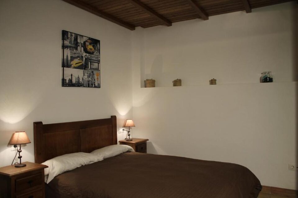 Conjunto de tres Apartamentos Rurales en Júzcar con calefacción, barbacoa - Imagen 4