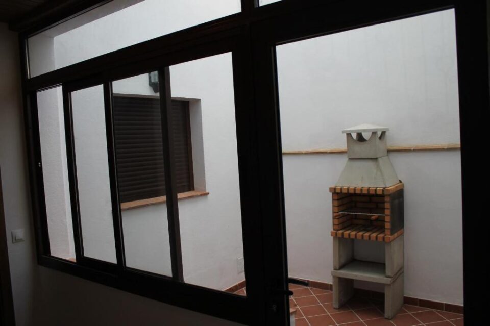 Conjunto de tres Apartamentos Rurales en Júzcar con calefacción, barbacoa - Imagen 6