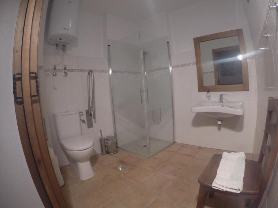 Conjunto de tres Apartamentos Rurales en Júzcar con calefacción, barbacoa - Imagen 12