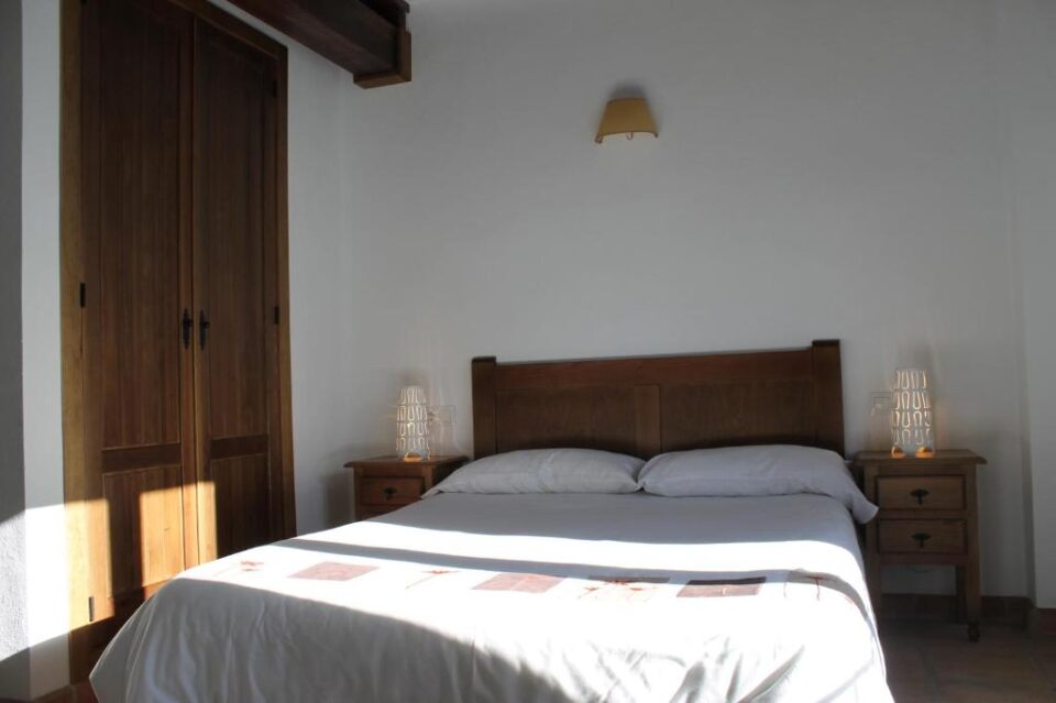 Conjunto de tres Apartamentos Rurales en Júzcar con calefacción, barbacoa - Imagen 14