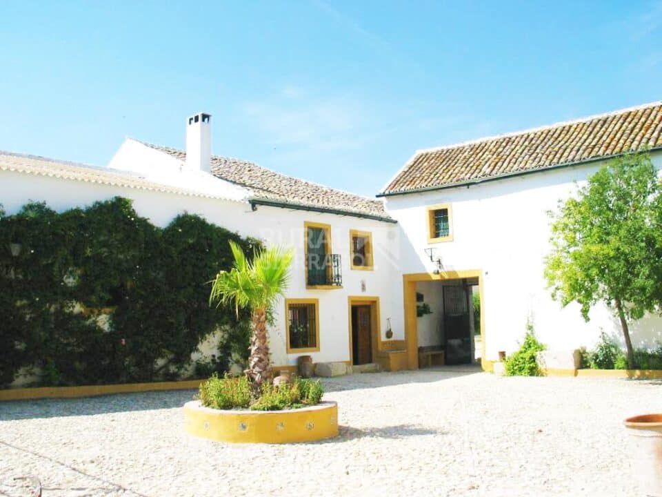 Cortijo cerealista del siglo XIX con chimenea, piscina y barbacoa en Cañete la Real - Imagen 61