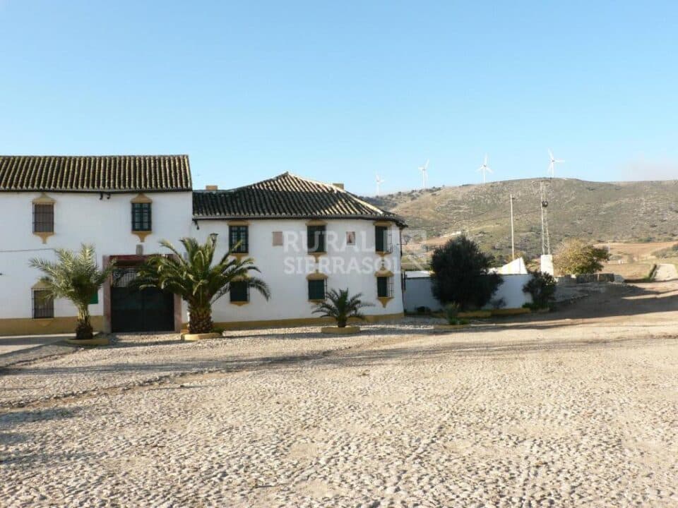 Cortijo cerealista del siglo XIX con chimenea, piscina y barbacoa en Cañete la Real - Imagen 65