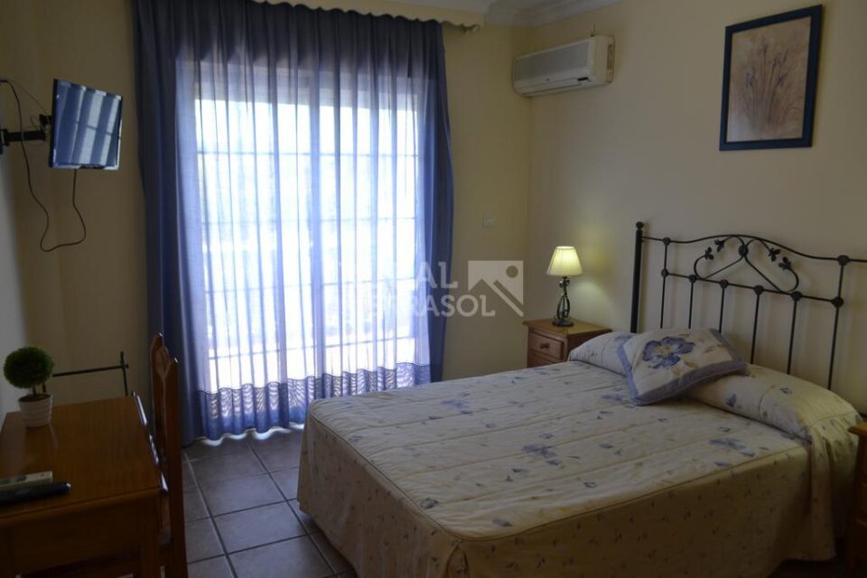 Precioso Hotel Rural en Colmenar, con bonitas vistas al campo - Imagen 7
