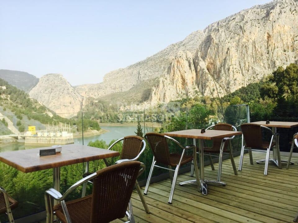 Acogedor Apartamento Rural junto al Caminito del Rey, con piscina, aire acondicionado y wifi - Imagen 7