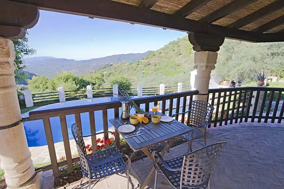 Porche y piscina de Casa rural en El Chorro - Álora (Málaga)-3093