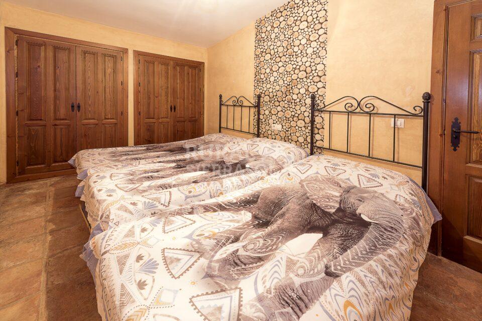 Bonita Casa Rural en Huétor de Santillán, con barbacoa, wifi y chimenea - Imagen 7