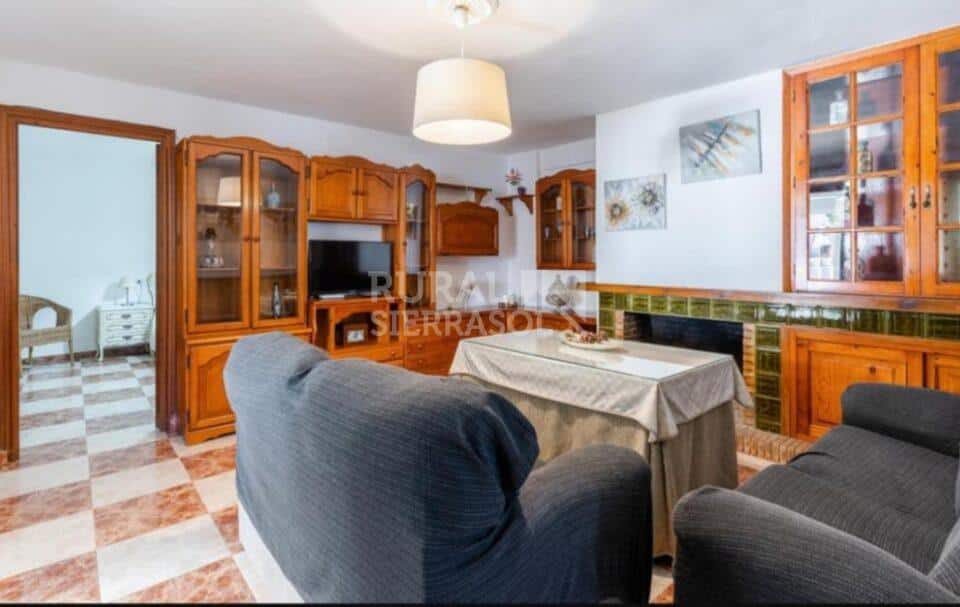 Salón con TV y chimenea de Casa rural en Ronda (Málaga)-3787