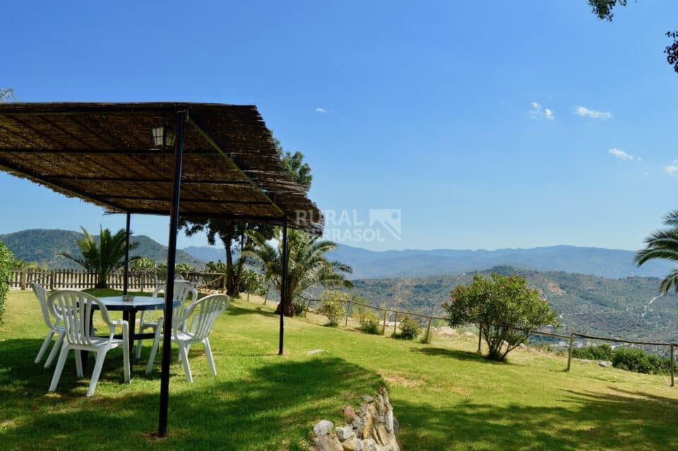 Coqueta Casa Rural en Alfarnatejo con piscina, gran jardín y chimenea - Imagen 51
