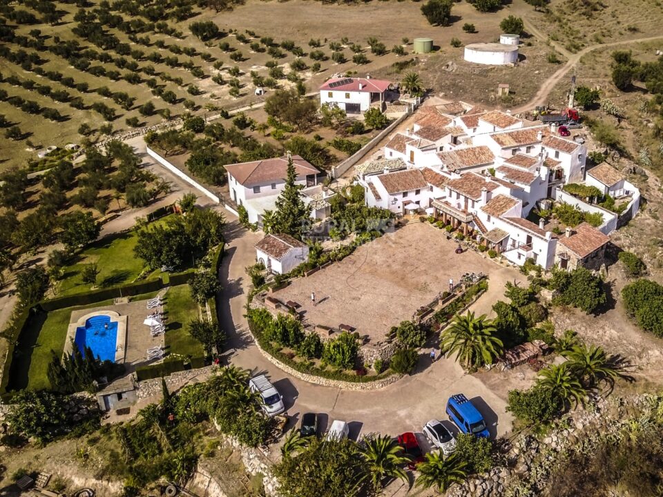 Precioso Alojamiento Rural en Periana con piscina rodeada de césped y wi-fi - Imagen 52