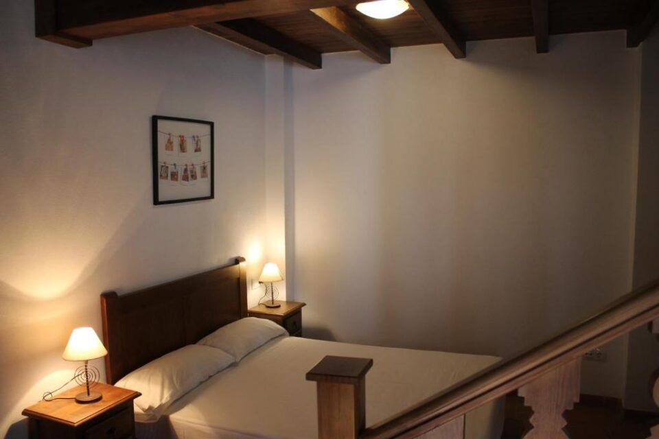 Conjunto de tres Apartamentos Rurales en Júzcar con calefacción, barbacoa - Imagen 18