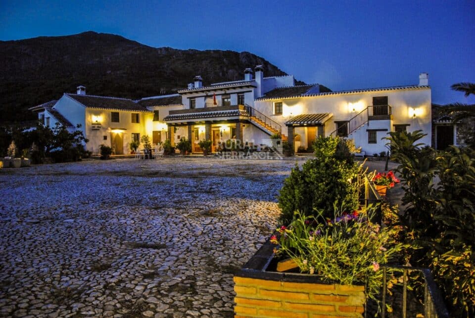 Precioso Alojamiento Rural en Periana con piscina rodeada de césped y wi-fi - Imagen 53