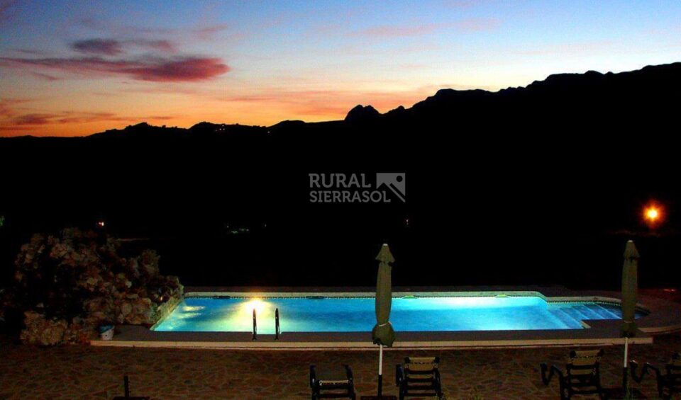Precioso Alojamiento Rural en Periana con piscina rodeada de césped y wi-fi - Imagen 54
