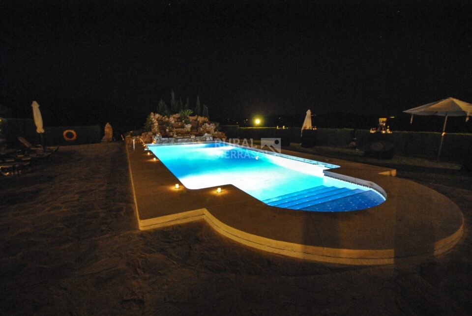 Precioso Alojamiento Rural en Periana con piscina rodeada de césped y wi-fi - Imagen 55