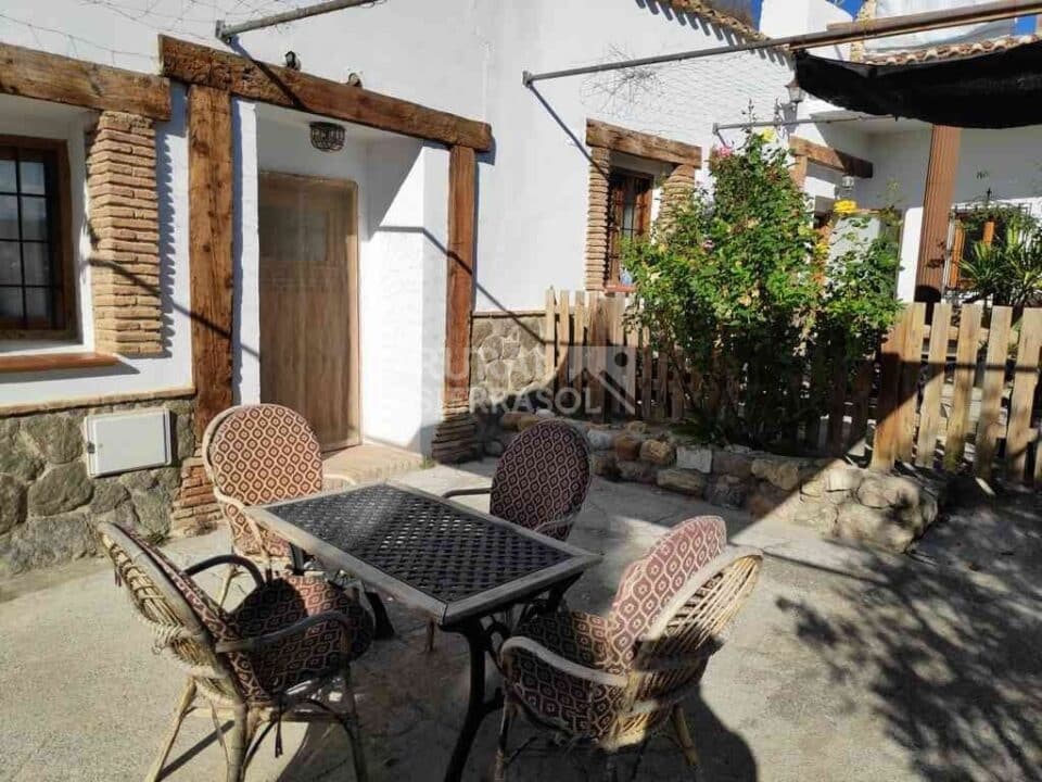 Confortable casa cueva en Baza, con piscina, chimenea y barbacoa - Imagen 8