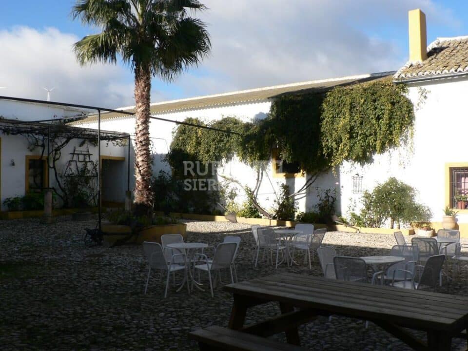Cortijo cerealista del siglo XIX con chimenea, piscina y barbacoa en Cañete la Real - Imagen 8