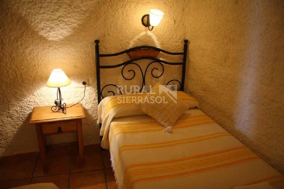 Casa Cueva de estilo rústico en Castilléjar, con chimenea y barbacoa - Imagen 8