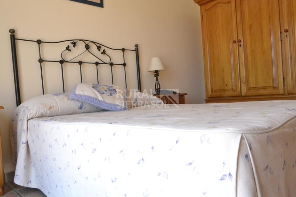 Precioso Hotel Rural en Colmenar, con bonitas vistas al campo - Imagen 8