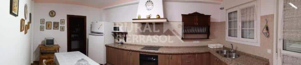 Acogedora Casa Rural en Cuevas del Becerro, con chimenea y calefacción - Imagen 18