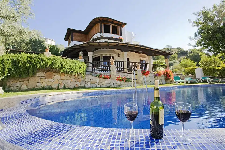 Piscina y fachada de Casa rural en El Chorro - Álora (Málaga)-3093