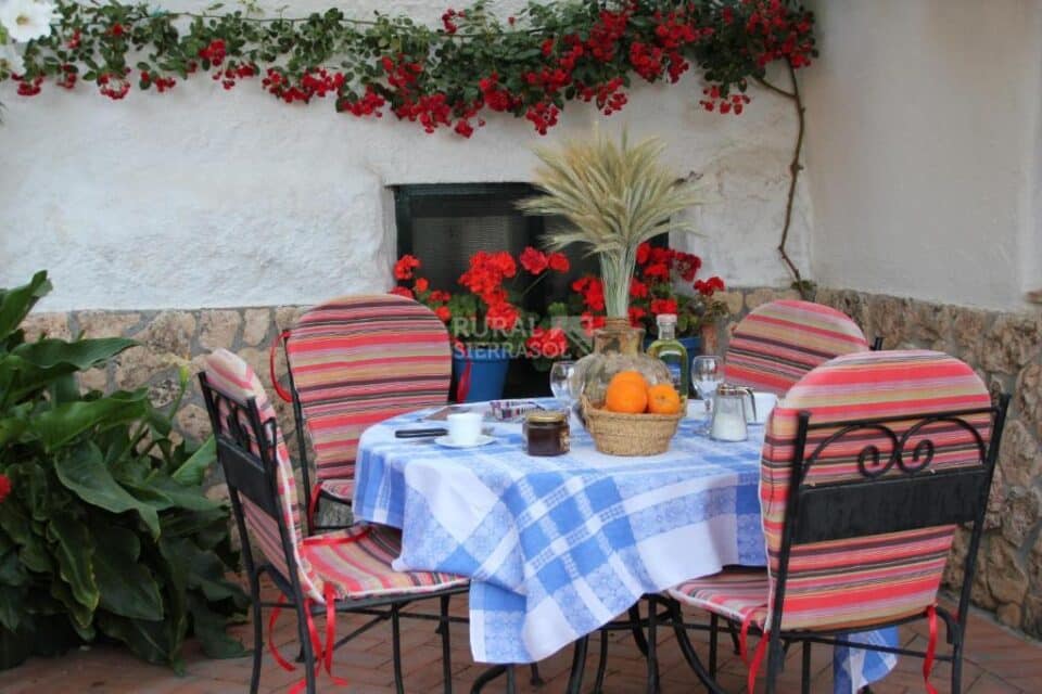 Acogedor Conjunto Rural en Padul, con piscina y barbacoa - Imagen 8