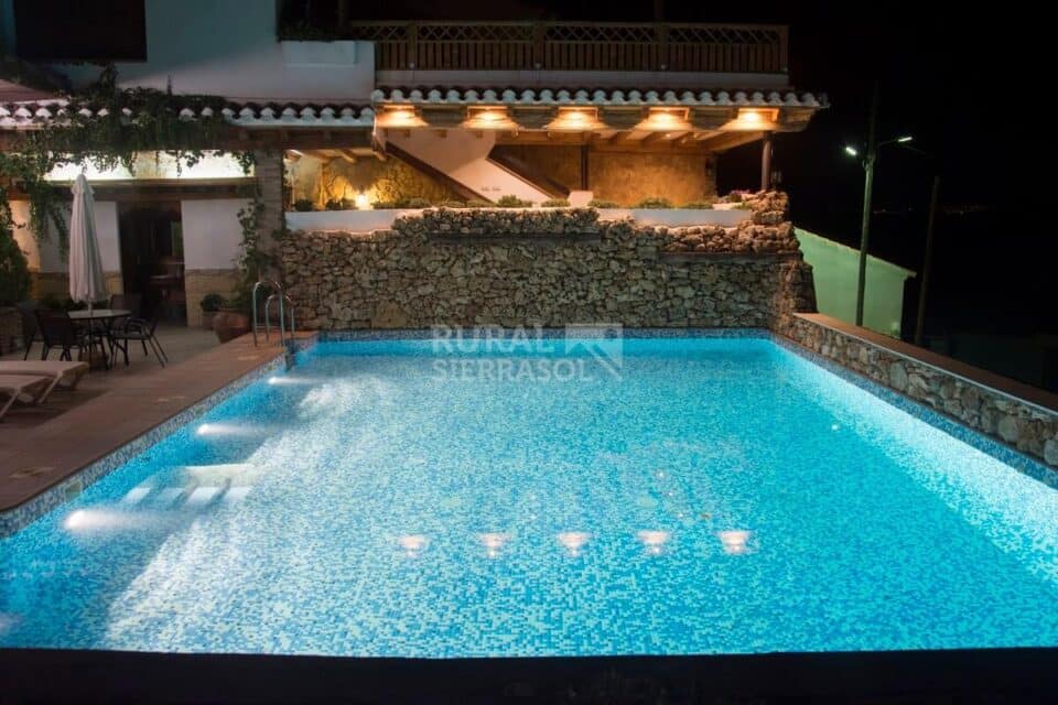 Sensacional apartamento rural en pleno Altiplano de Granada, con chimenea, piscina y wifi - Imagen 12