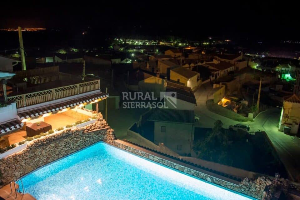 Sensacional apartamento rural en pleno Altiplano de Granada, con chimenea, piscina y wifi - Imagen 13